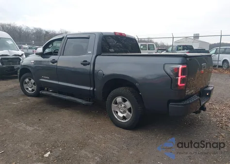 2010 Toyota Tundra Grade 5.7L V8 z USA, uszkodzony, nr VIN 5TFDY5F18AX098646